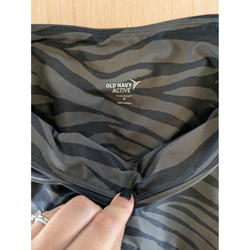 Old Navy Active Powersoft Zebra Print High Waisted Biker Shorts Gray Black M - Picture 2 of 6